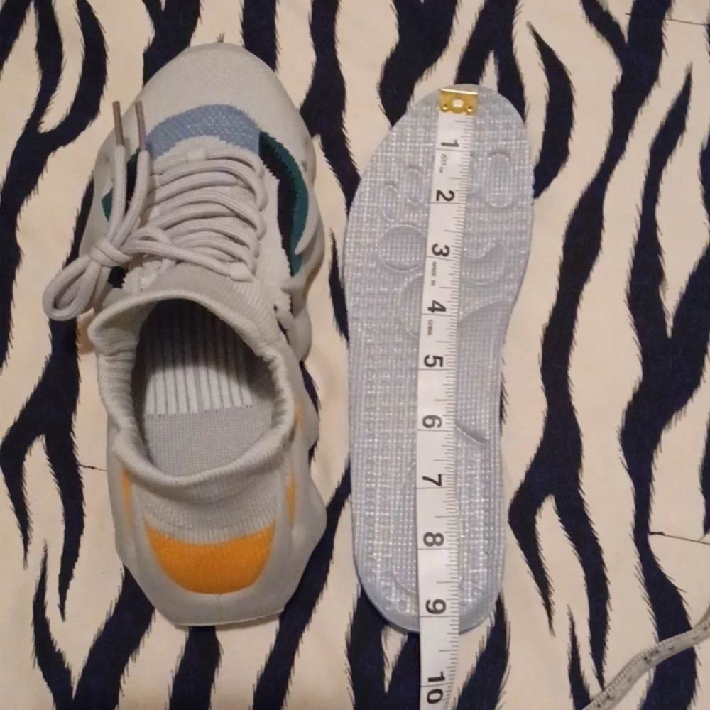 > New no tag,  very light  women's snickers - Picture 11 of 11